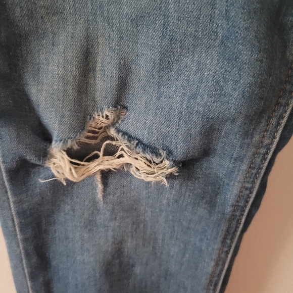 UNIVERSITY CLUB RIPPED SKINNY JEANS - Picture 4 of 7